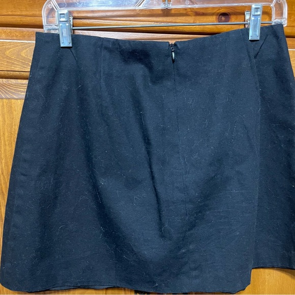 Size Medium skirt in good condition. - Picture 2 of 2